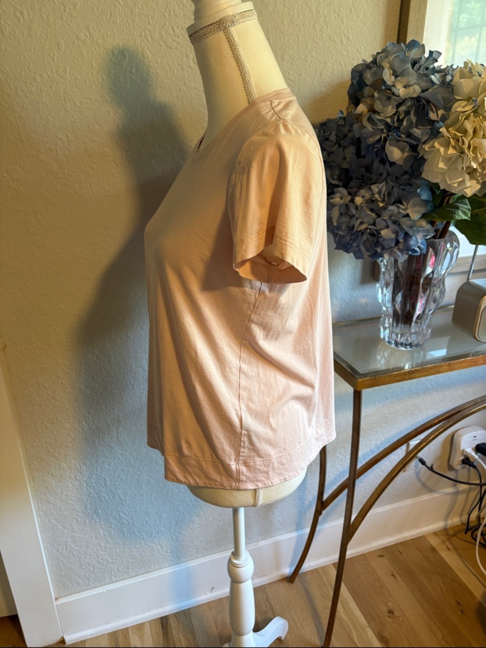Lafayette 148 New York Soft blush color or Light Pink Short Sleeve Crewneck Tee - Picture 2 of 4